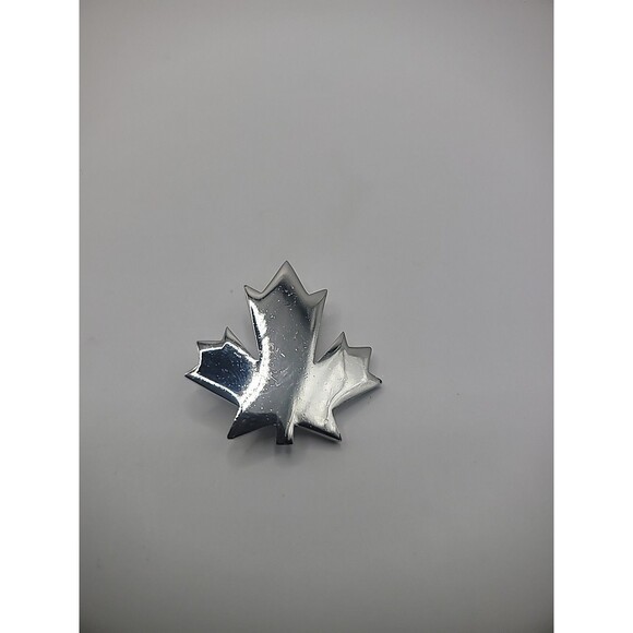 Vintage Trifari Brooch Silver Tone Maple Leaf Jewelry Costume Canada - Picture 1 of 10